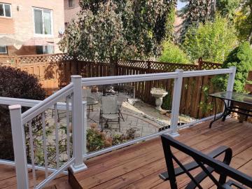 Glass Deck Railings – Modern Look, Durable Aluminum Frame
