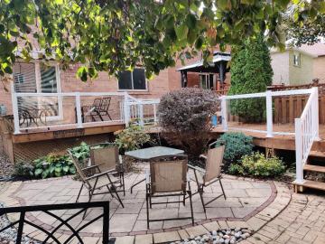 Glass Deck Railings – Modern Look, Durable Aluminum Frame